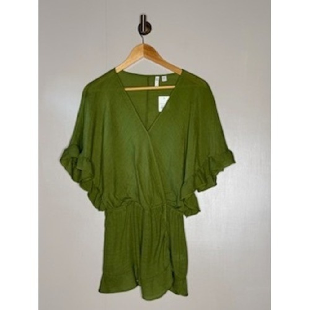Cato Olive Green Wrap Style Top Womens Medium NWT Ruffle Hem - Picture 2 of 7